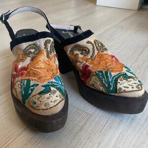 free people cosmic storm embroidered platform clogs size EU39/US 8.5W